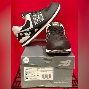 New Balance Unisex-Child 574 V1 Flower Power Lace-up Sneaker